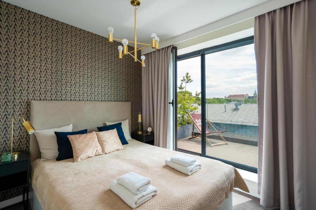 3 Minutes Old Town Apartment *