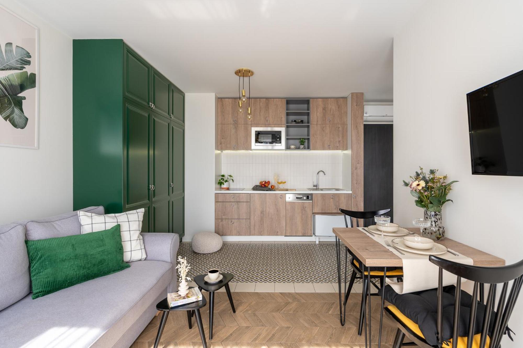 3 Minutes Old Town Apartment *