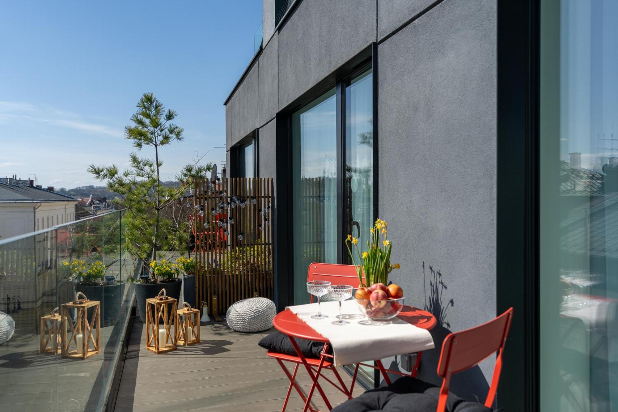 3 Minutes Old Town Apartment *