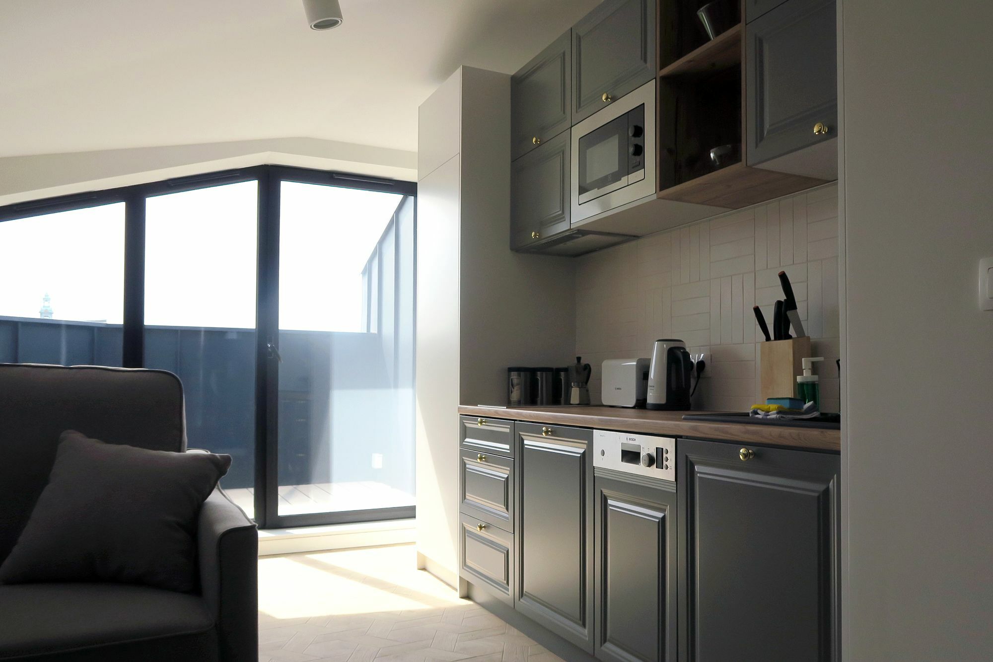 3 Minutes Old Town Apartment