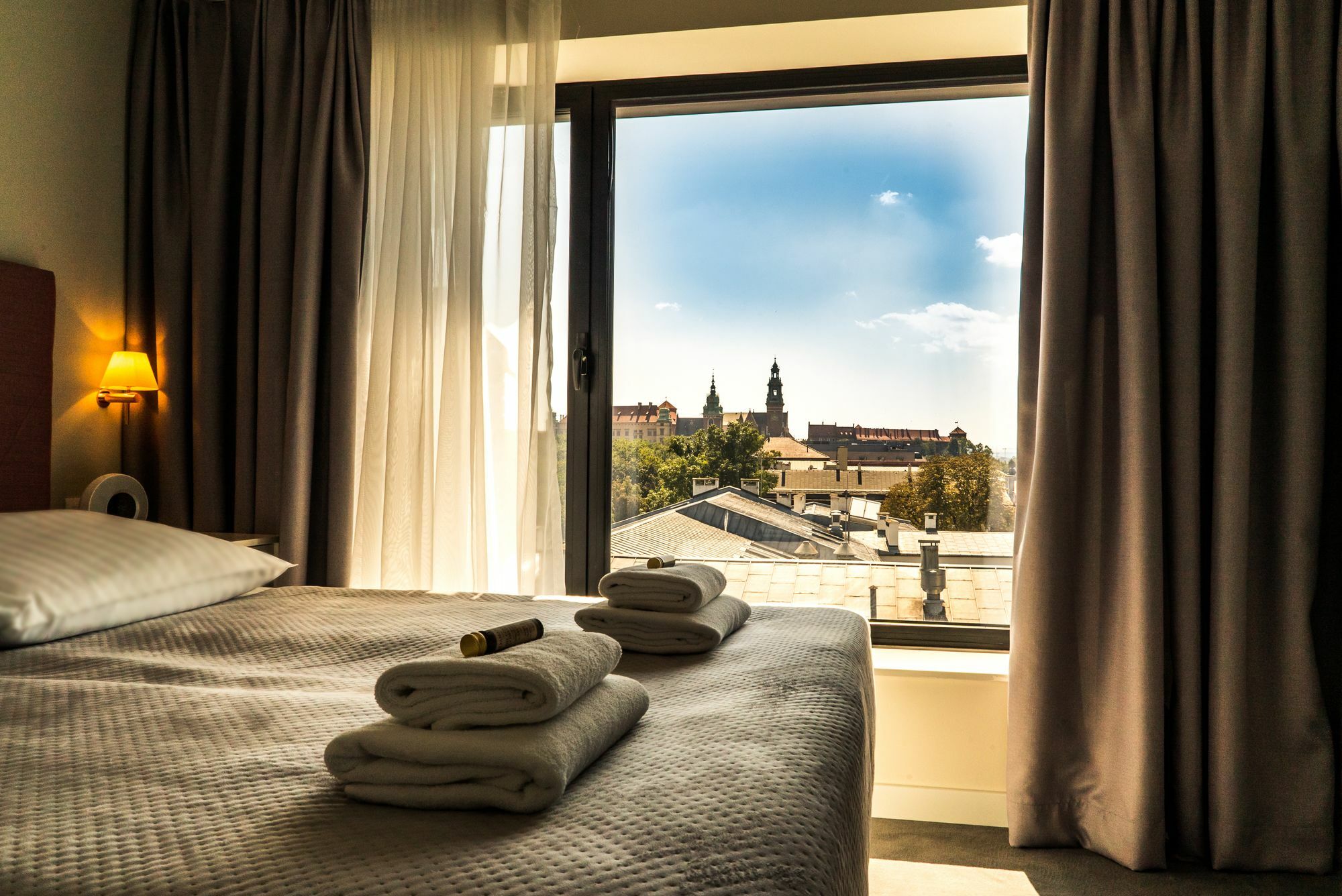 3 Minutes Old Town Apartment *